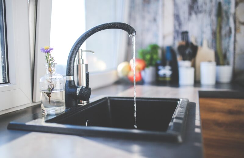 how to change a kitchen tap