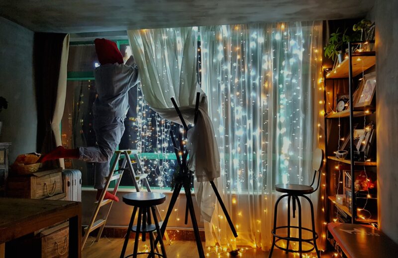 how to hang curtain lights